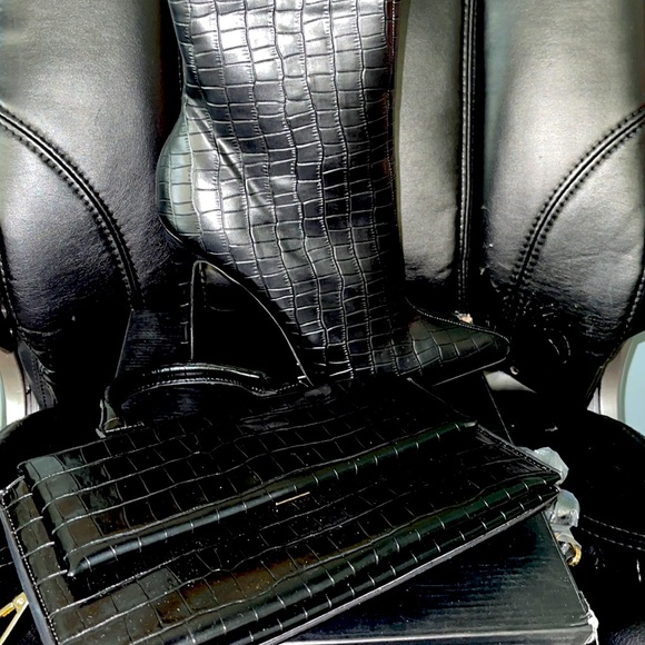 Fashion Nova Booties & CrossBody 🖤 - Picture 2 of 6